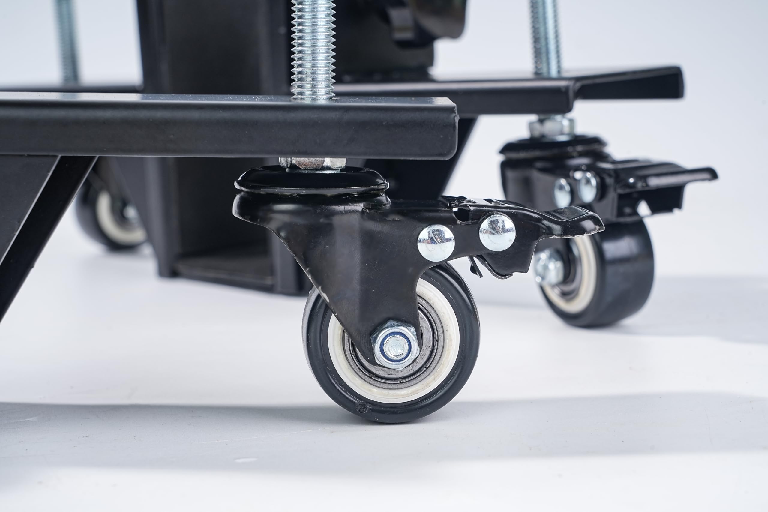 Уход за входной дверью: советы экспертов